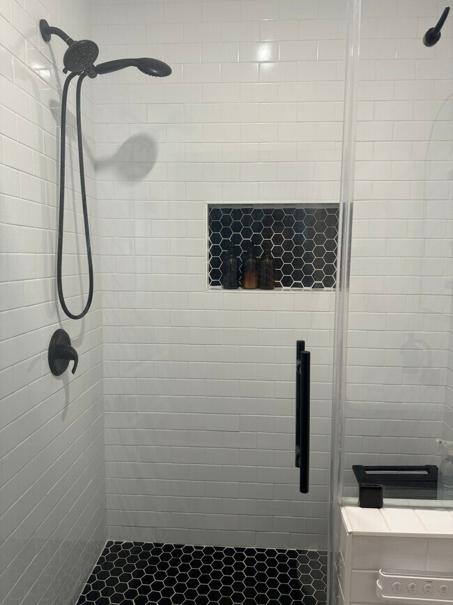 Building Photo - 5006 Hardy St