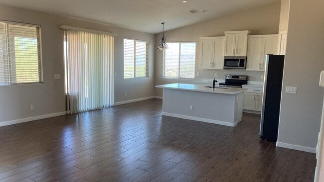 Building Photo - 28620 N 165th St