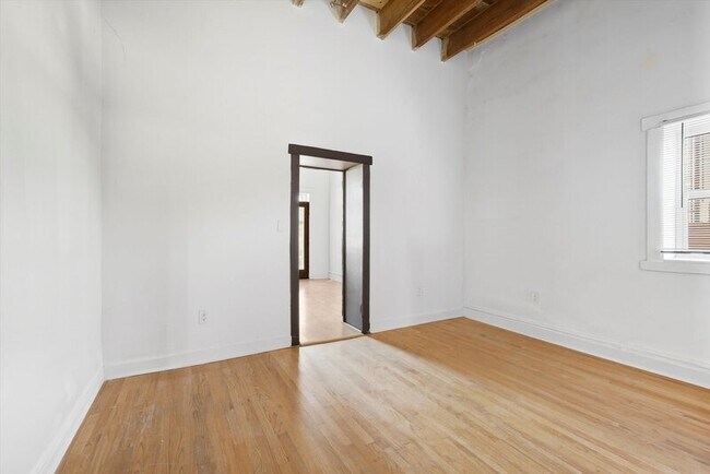 Building Photo - 837 S 8th Ave