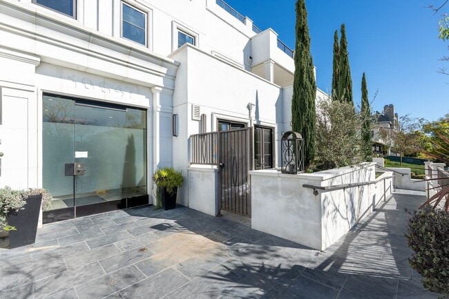 Building Photo - 10674 Ashton Ave