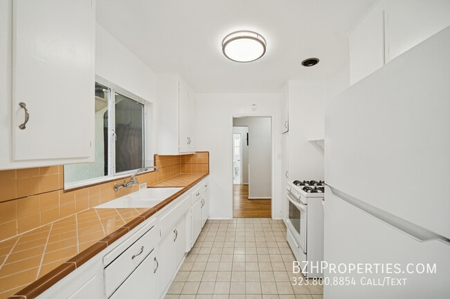 Building Photo - 1306 Havenhurst Dr