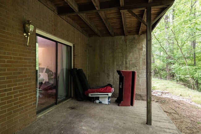 Building Photo - Awesome 5-Points corner Condo!