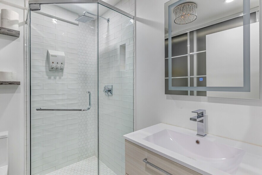 Building Photo - 145 W Hawthorn St