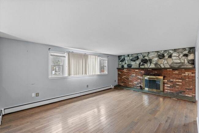 Building Photo - 323 Flagg St