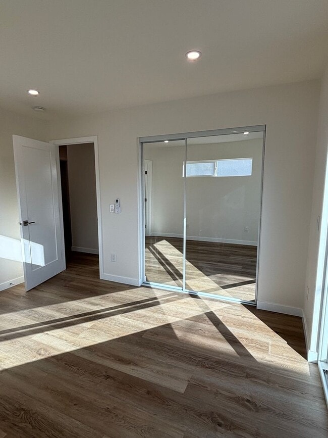 Building Photo - Contemporary 3 Bedroom Duplex with Washer Dryer and Mini Split AC