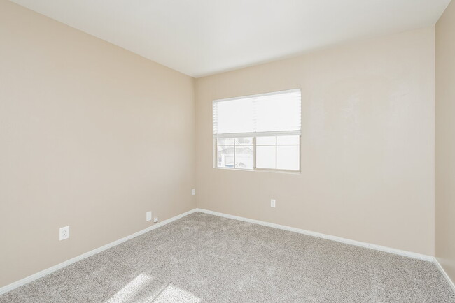 Building Photo - 4643 Cliff Breeze Dr