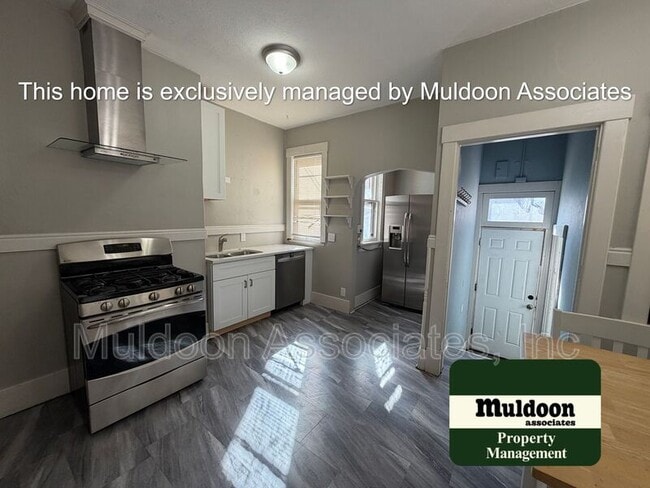 Building Photo - 705 E Platte Ave