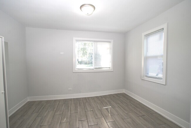 Building Photo - 10422 Nevada Ave