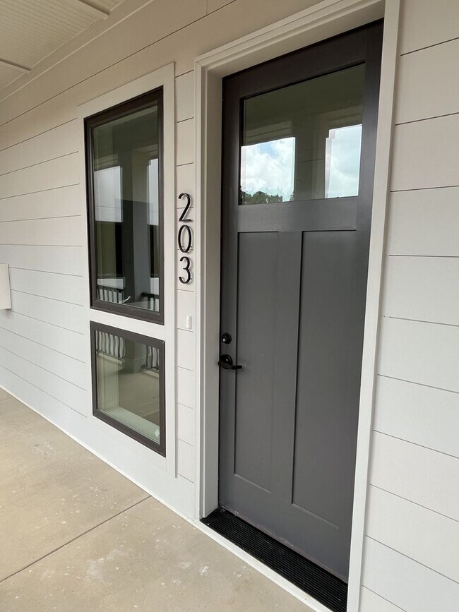 Building Photo - Brand New 2 Bed Condo in Cornelius