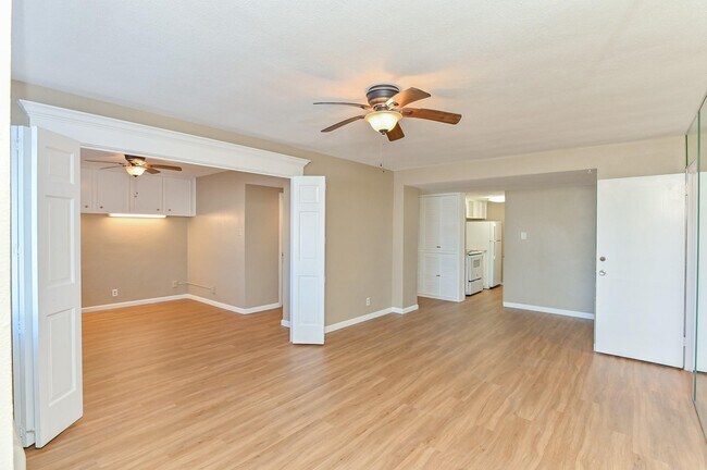 Building Photo - 7520 Hornwood Dr