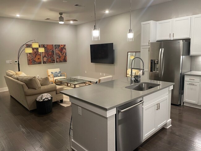 Building Photo - 4325 Jackson Ave