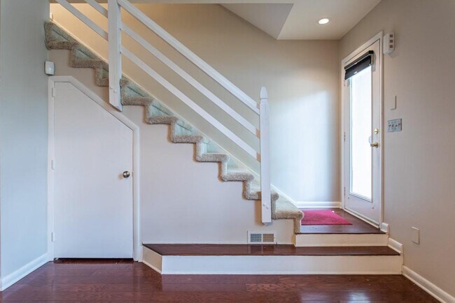 Building Photo - 1214 Cleburne Ave NE