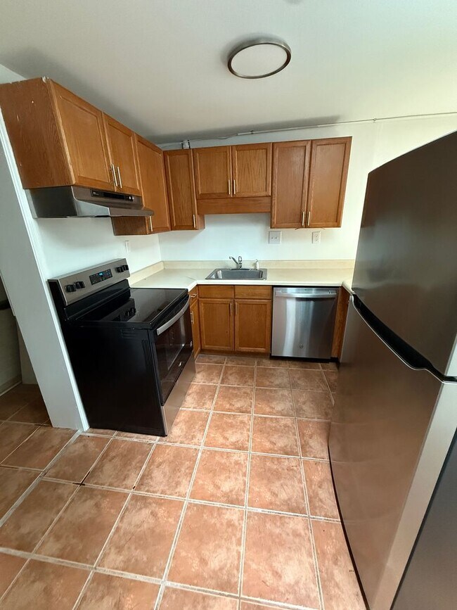 Building Photo - 325 Mayo St