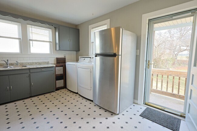 Building Photo - 1618 Mall St NW