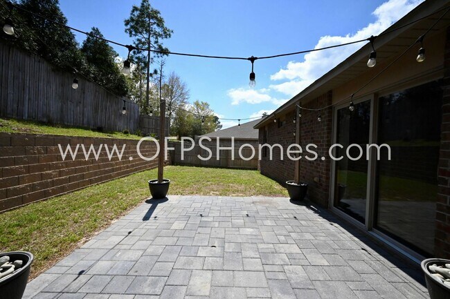 Building Photo - Home in South Crestview!