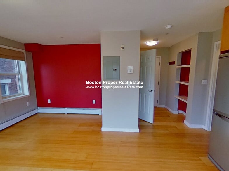 Building Photo - 61 Park Dr