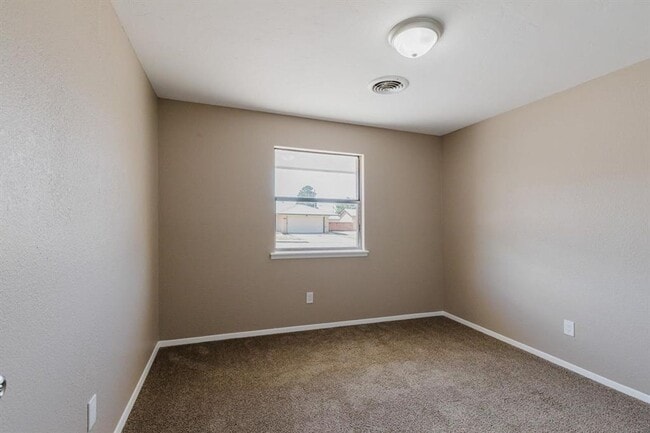 Building Photo - Cute, Clean Brick Home