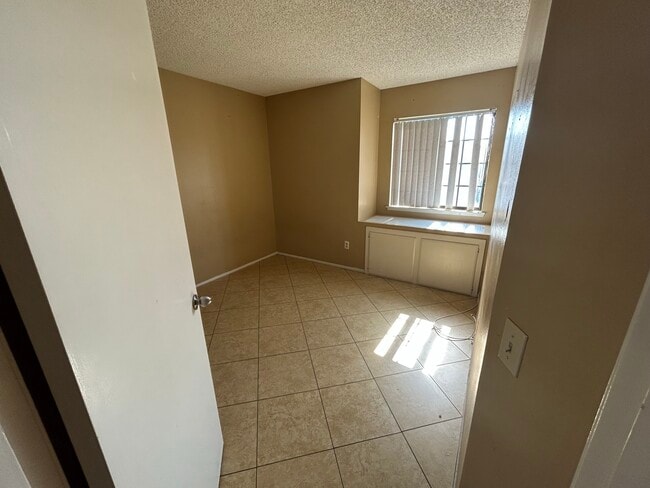 Building Photo - 1523 Heirloom Ave