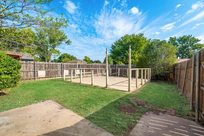 Building Photo - 1814 Sage Dr