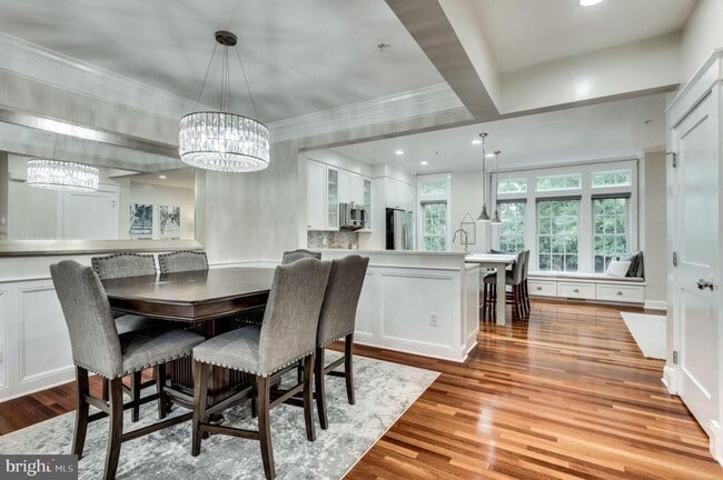 Building Photo - 820 W Glebe Rd