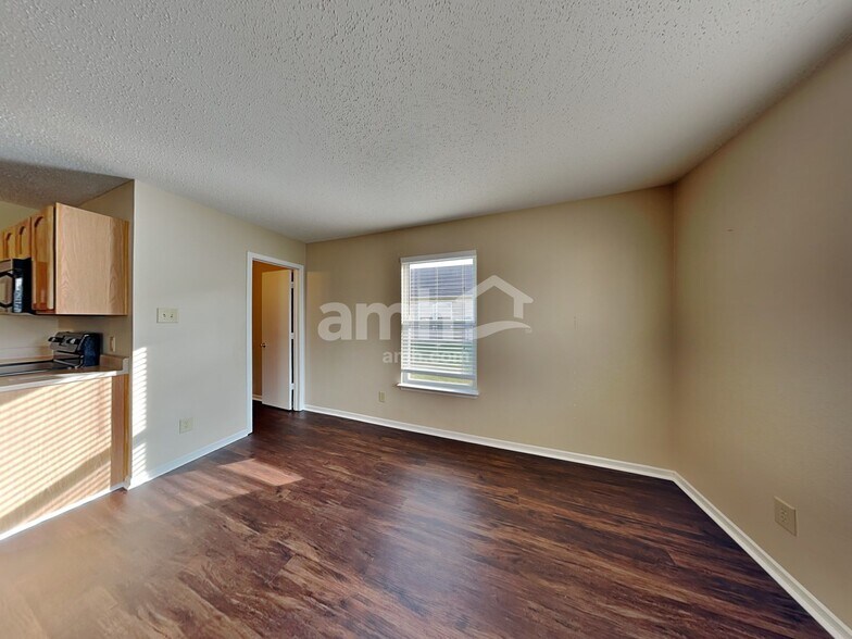 Building Photo - 1221 Redwood Dr