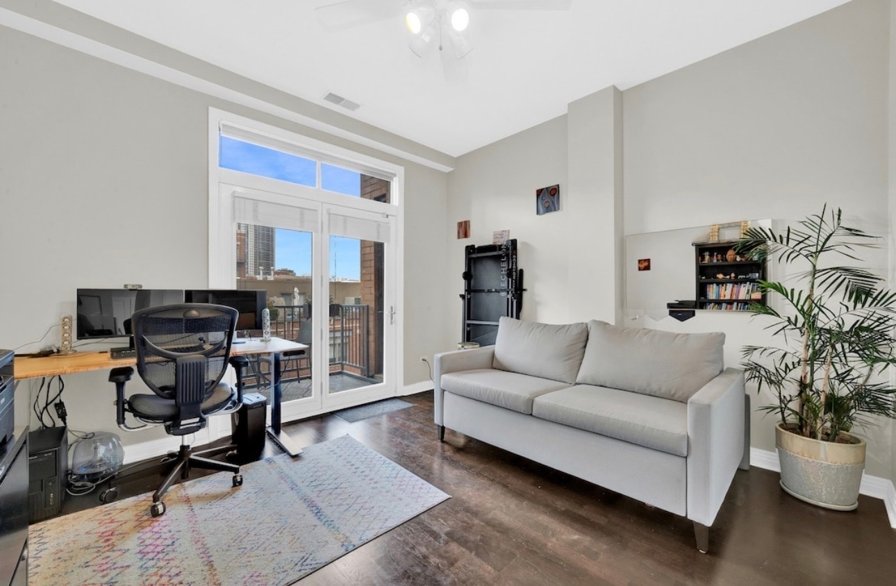 Building Photo - 550 W Fulton St