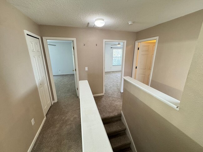 Building Photo - 5 Bedroom Townhome in Avalon Park! TESLA CHARGER INCLUDED!