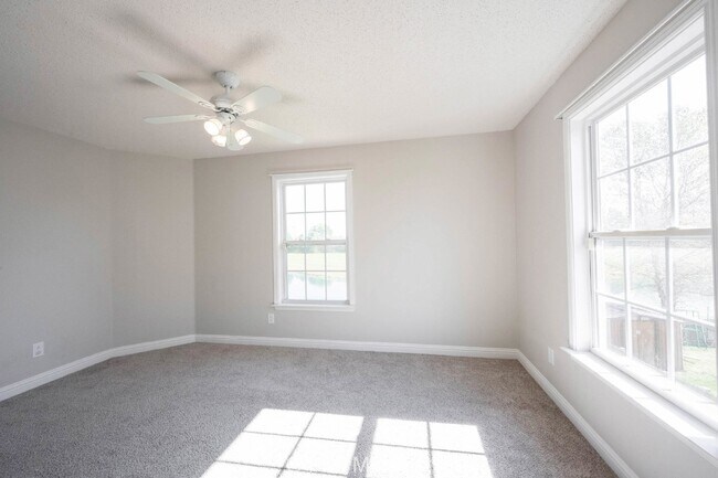 Building Photo - "Charming 3-Bedroom Home with 2.5 Baths and 2,125 Sq Ft in Greenfield, IN!"