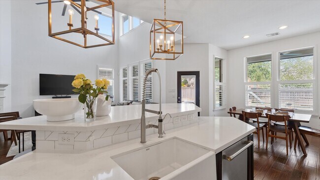 Building Photo - 14 Whispering Thicket Pl