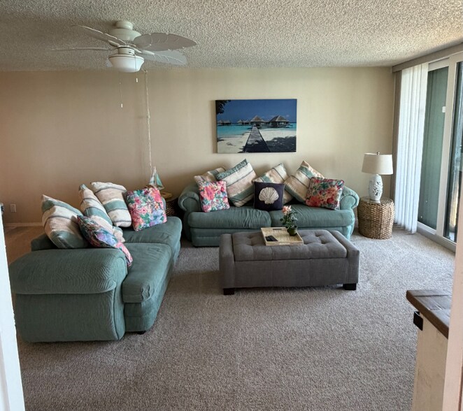 Building Photo - 9650 S Ocean Dr