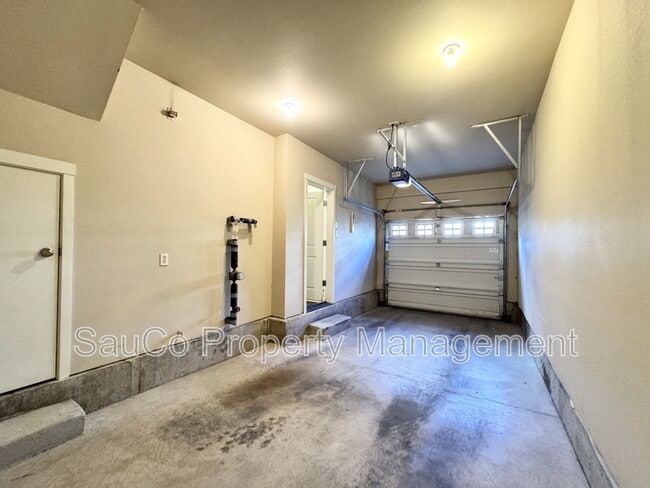 Building Photo - 10438 SW Akilean Terrace