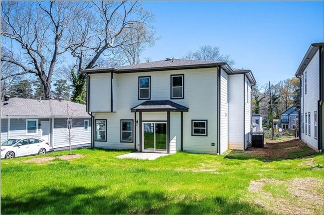 Building Photo - 1427 Graymont Dr SW