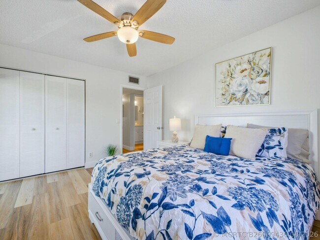 Building Photo - 755 Normandy Ln