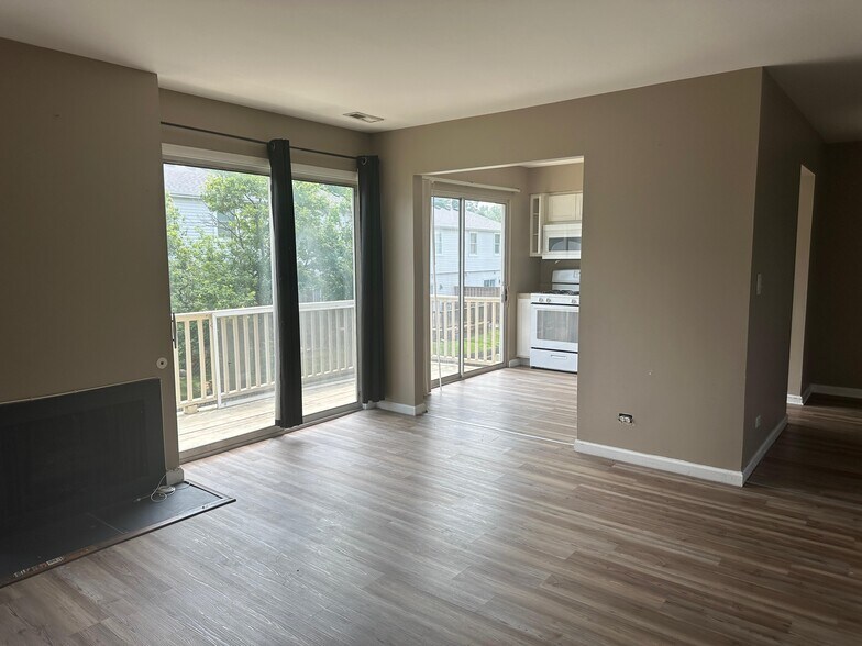 Building Photo - 320 Springlake Ln