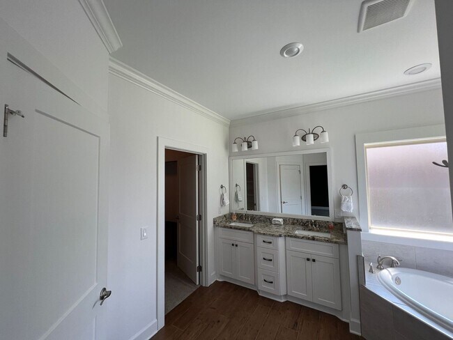 Building Photo - 5148 Sandy Shores Dr