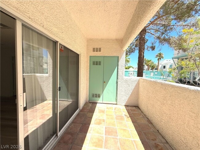 Building Photo - 7100 W Pirates Cove Rd