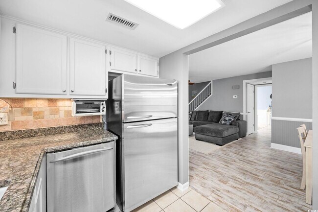 Building Photo - 3902 Dunes St