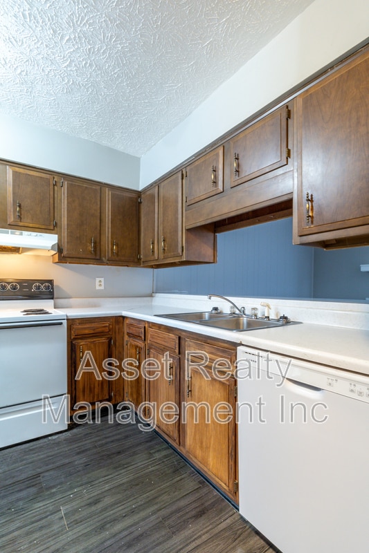 Building Photo - 9157 Cedarpark Ln NW