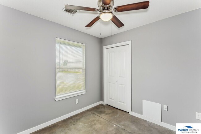 Building Photo - Westside duplex - 3 Bedroom 2 Bathroom  **...