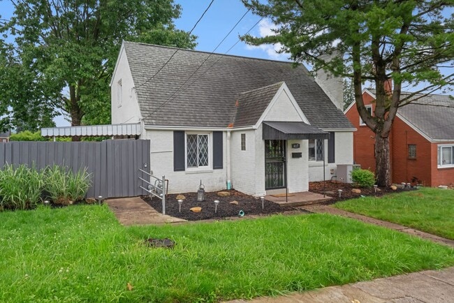 Building Photo - Stunning 3 bedroom home in Duquesne availa...