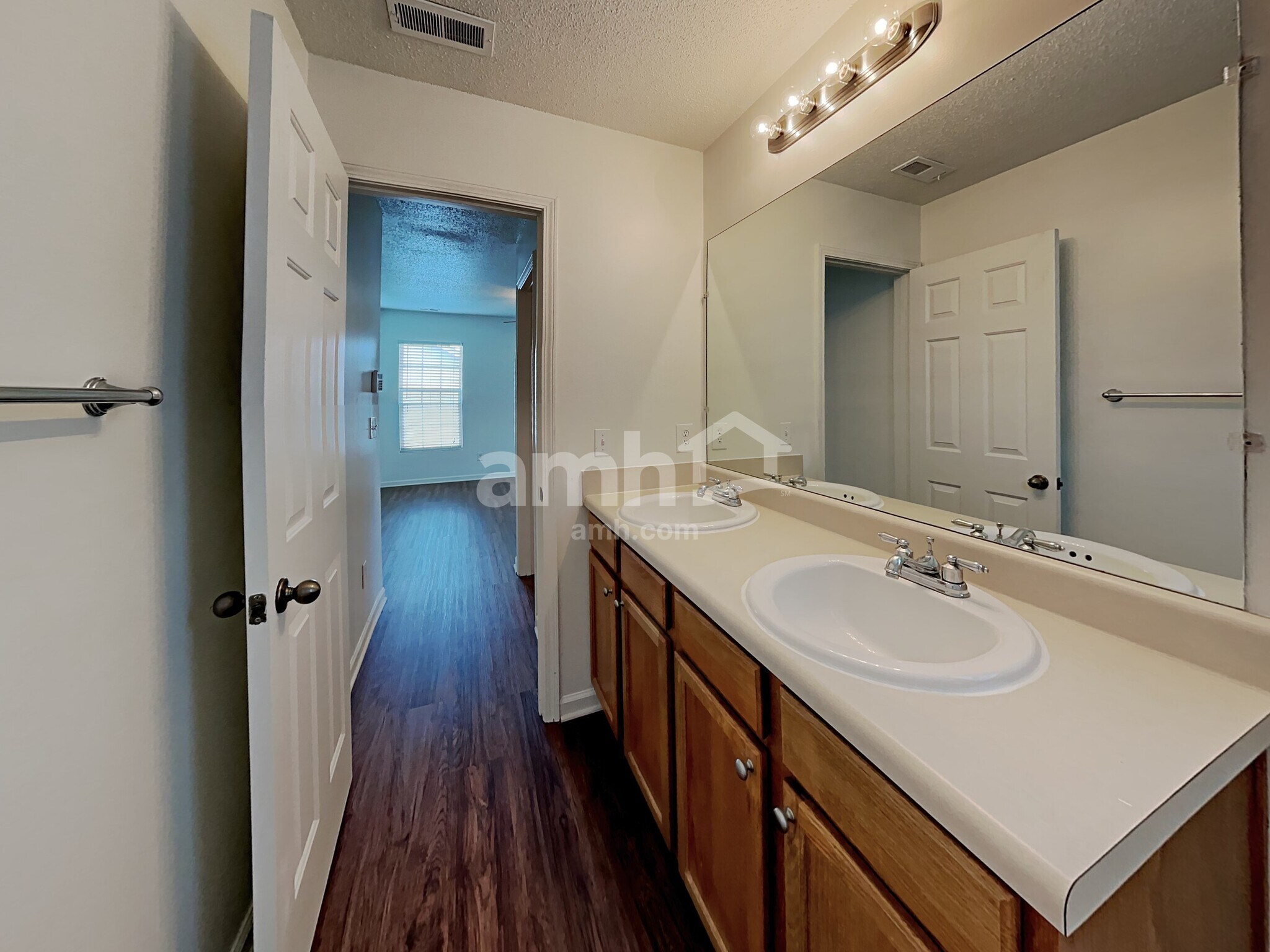 Building Photo - 417 Magna Dr