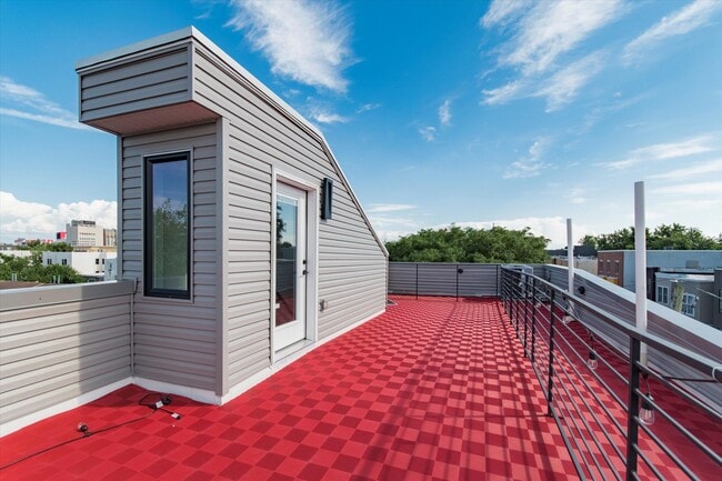 Building Photo - 1739 Page St