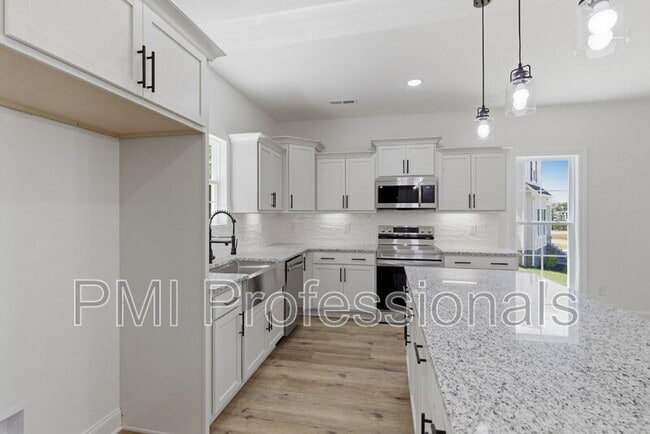 Building Photo - 408 Legends Court