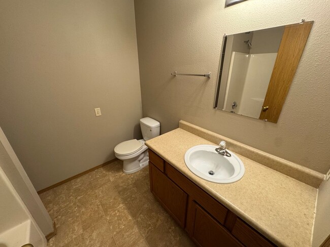 Building Photo - Updated 2 bedroom one bath apartment in be...