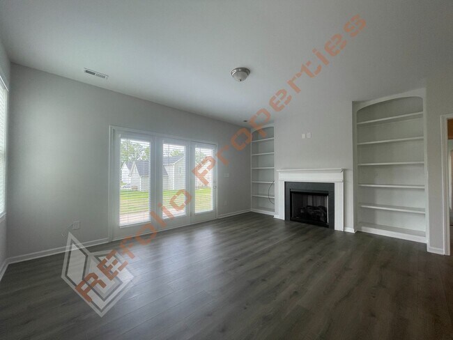 Building Photo - Beautiful 4BD 2.5BA Home w/Primary Suite o...