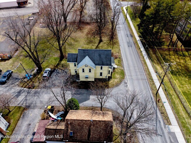 Building Photo - 16 Bailey St