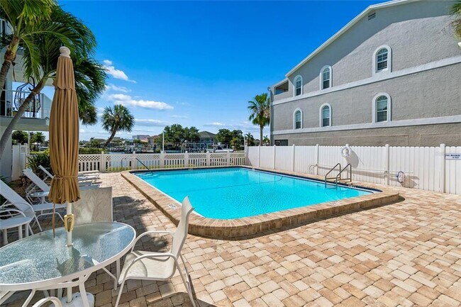 Building Photo - 719 Pinellas Bayway S