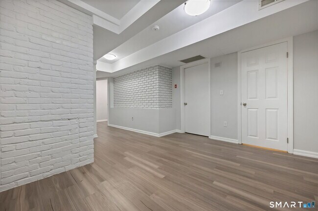 Building Photo - 10 Haviland St