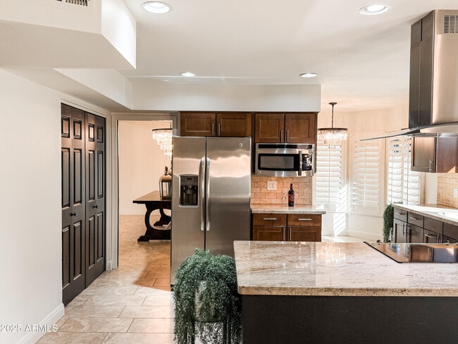 Building Photo - 8165 E Del Caverna Dr