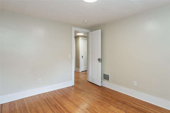 Building Photo - 425 Highland Ave